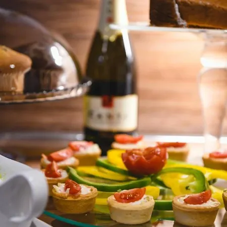 לינה וארוחת בוקר Marina *