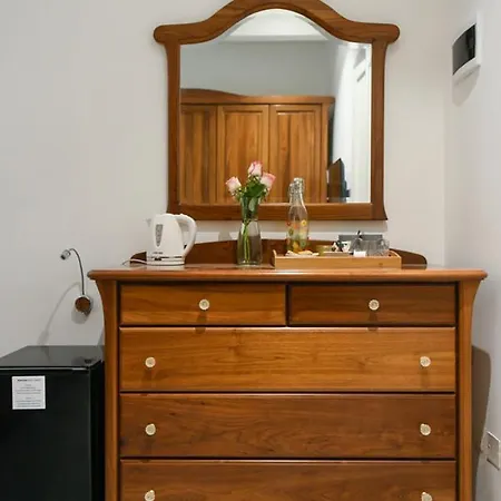 לינה וארוחת בוקר Marina *