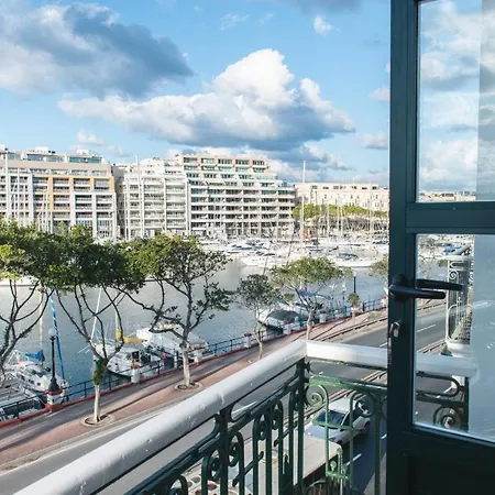 לינה וארוחת בוקר Marina